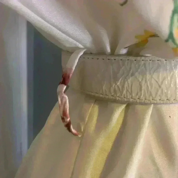 CUTELY COVERED MAXI FLORAL DRESS SIZE MEDIUM.  D9 - Picture 12 of 16